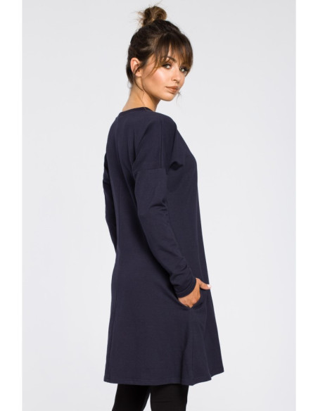 B042 Tunika su iškirpta apačia - tamsiai mėlyna