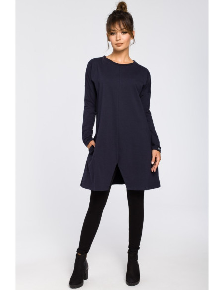 B042 Tunika su iškirpta apačia - tamsiai mėlyna