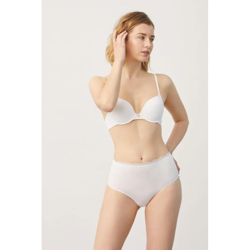 Ysabel Mora kelnaitės