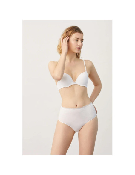 Ysabel Mora kelnaitės