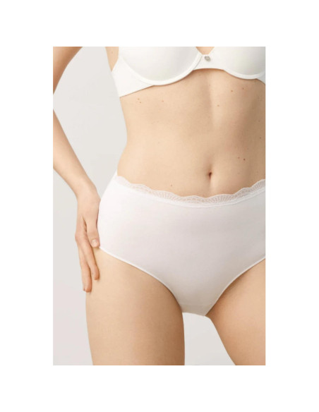 Ysabel Mora kelnaitės