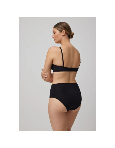 Ysabel Mora kelnaitės