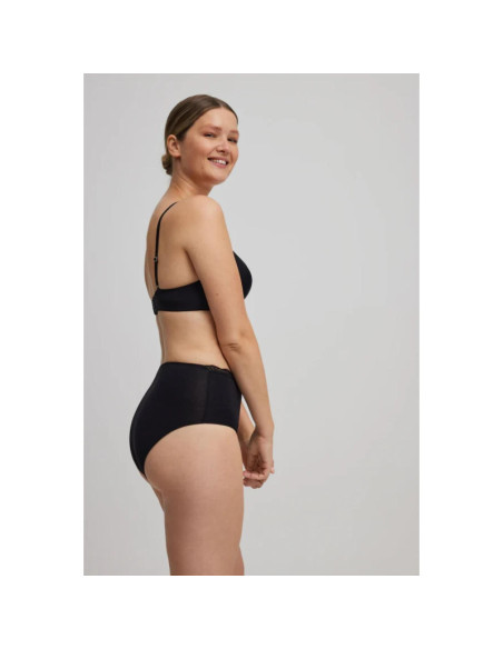 Ysabel Mora kelnaitės