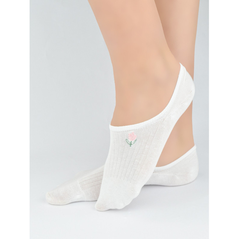 Noviti kojinės iki kauliukų