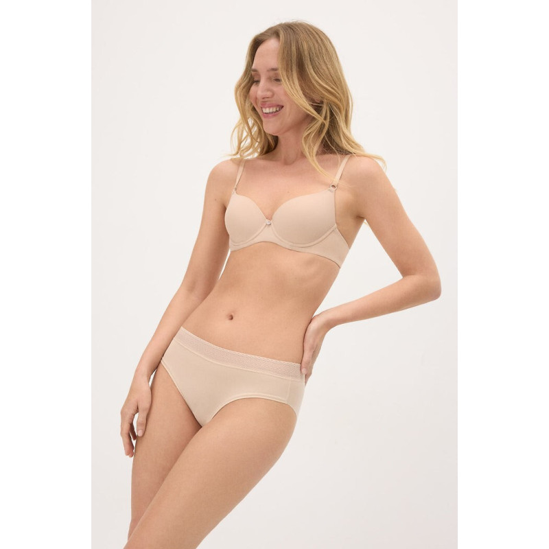 Ysabel Mora kelnaitės