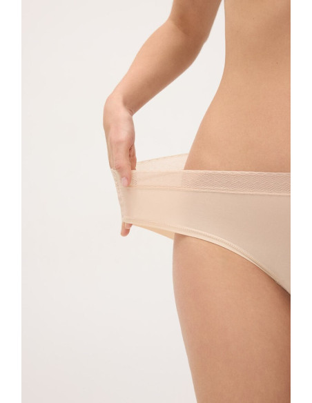 Ysabel Mora kelnaitės