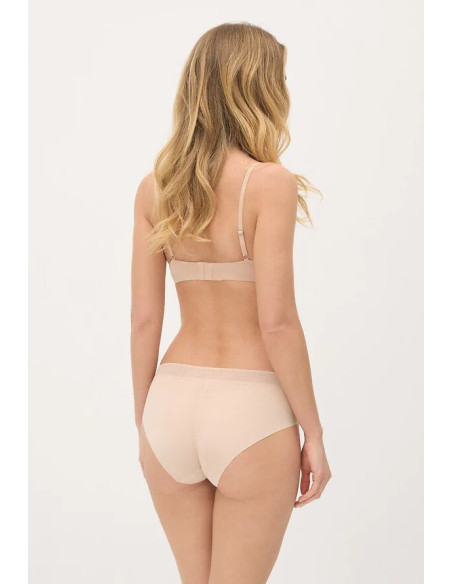 Ysabel Mora kelnaitės