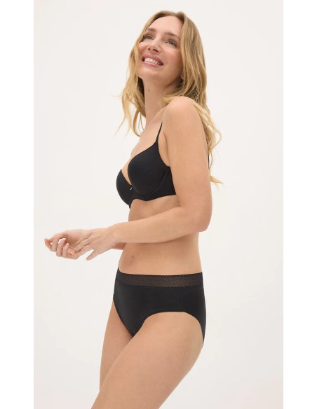 Ysabel Mora kelnaitės