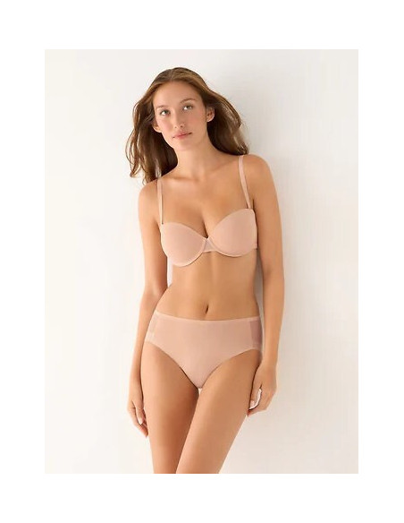 Ysabel Mora kelnaitės