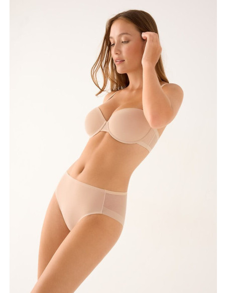 Ysabel Mora kelnaitės