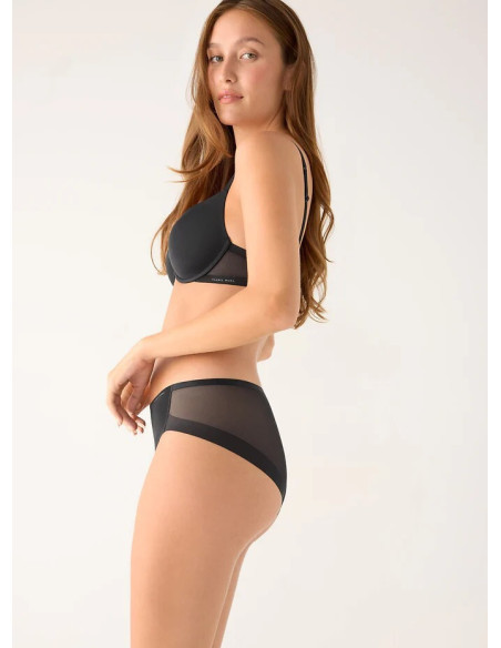 Ysabel Mora kelnaitės