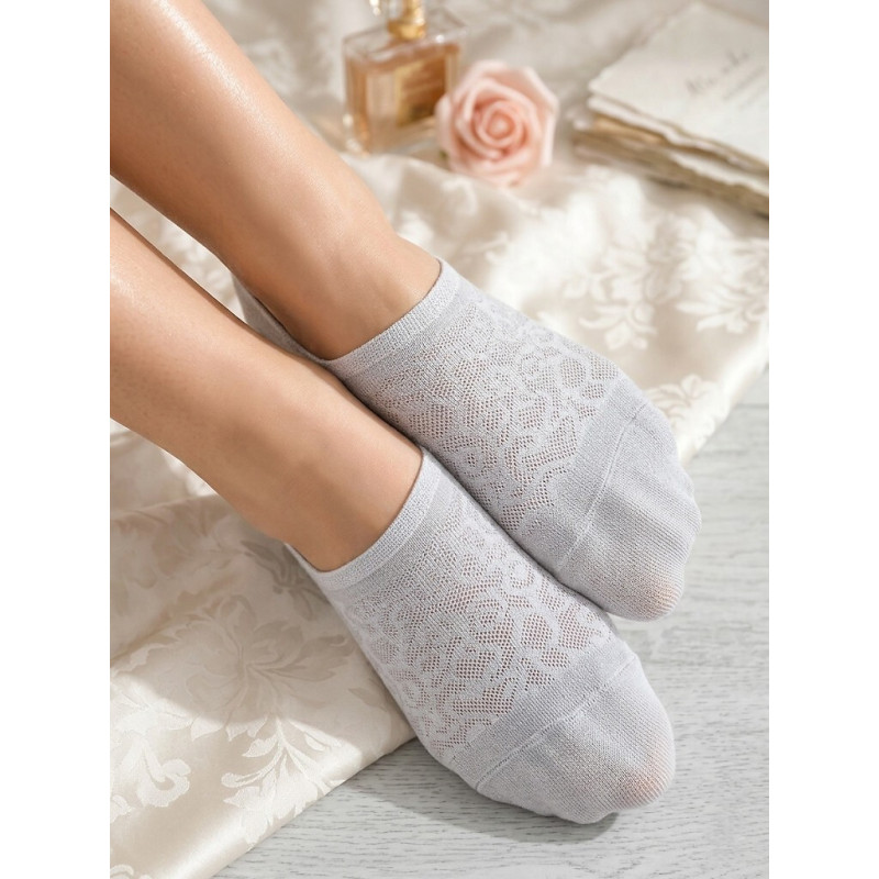 Noviti kojinės iki kauliukų