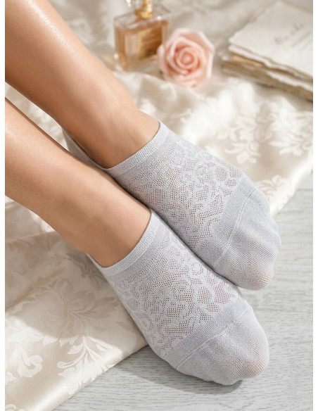 Noviti kojinės iki kauliukų