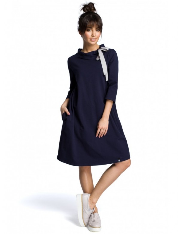 B070 Oversized dress with a tie tape detail - navy blue