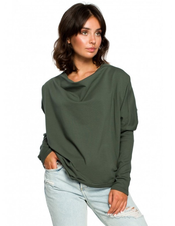 B094 Oversized top with a back V-neck - military green