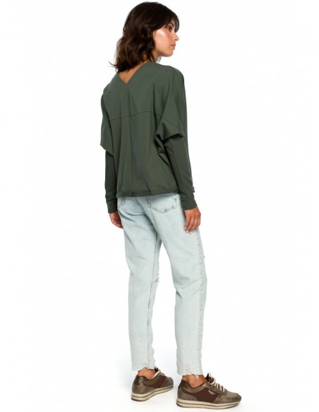 B094 Oversized top with a back V-neck - military green