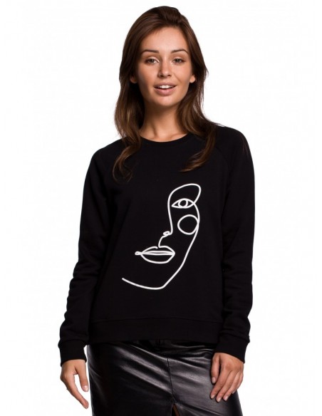 B167 Pullover top with a print in the front - black