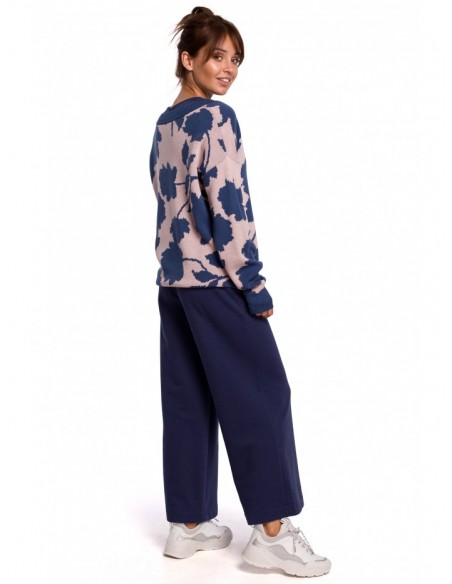 BK056 Floral pattern pullover v-neck sweater - model 2