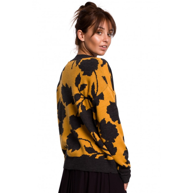 BK056 Floral pattern pullover v-neck sweater - model 3 2