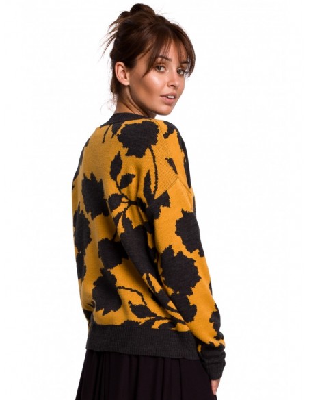 BK056 Floral pattern pullover v-neck sweater - model 3