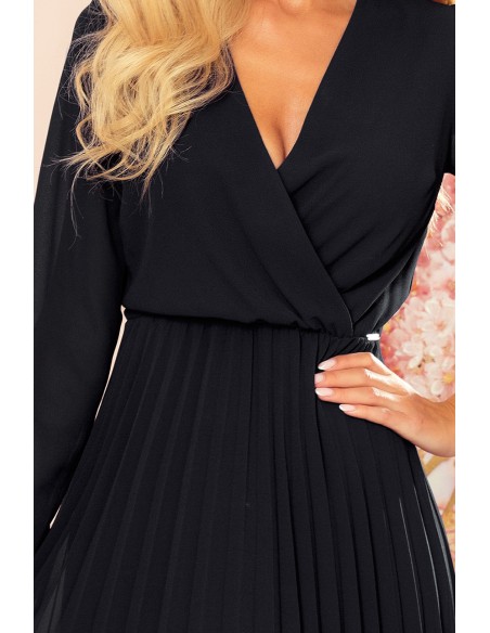  313-7 ISABELLE Pleated dress with neckline and long sleeve - black 