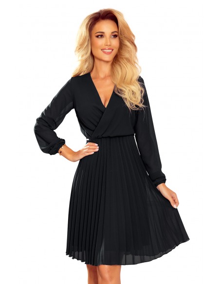  313-7 ISABELLE Pleated dress with neckline and long sleeve - black 