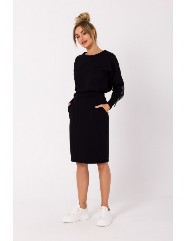 M728 Fitted skirt with patch pockets - black