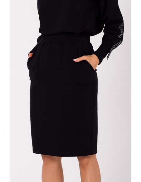 M728 Fitted skirt with patch pockets - black