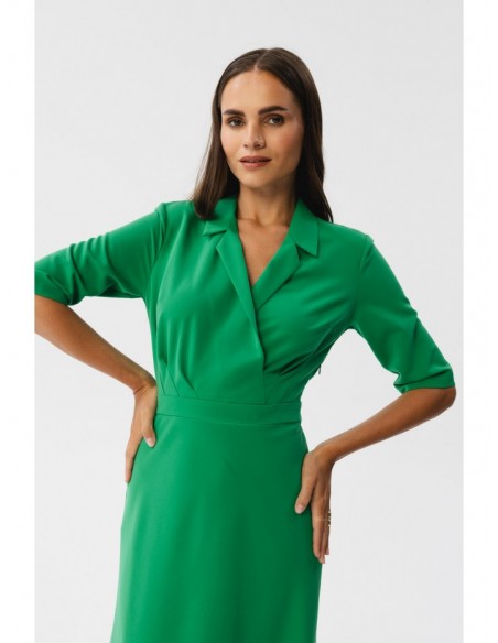 S348 Sheath dress with wrap front and a collar - green