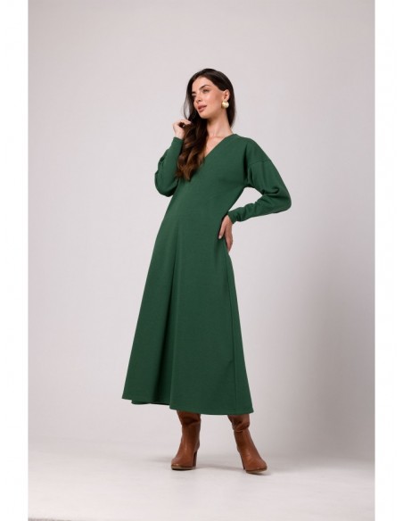 B267 Maxi dress with deep V neck - lawn green