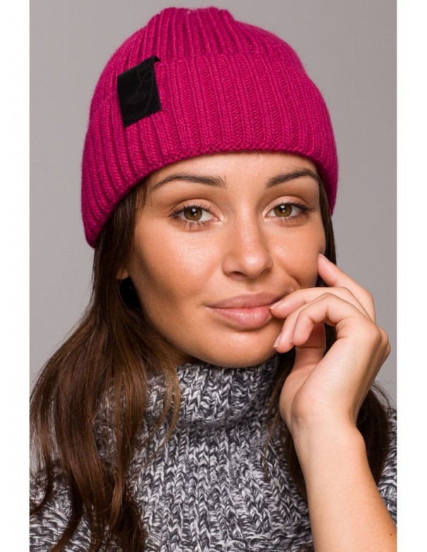 BK059 Ribbed knit beanie with a faux leather badge - raspberry