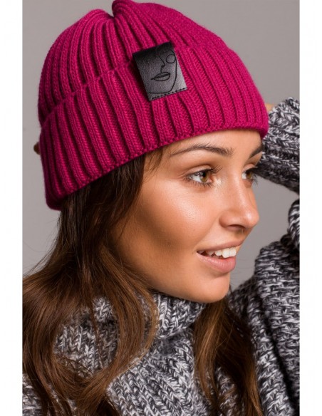 BK059 Ribbed knit beanie with a faux leather badge - raspberry