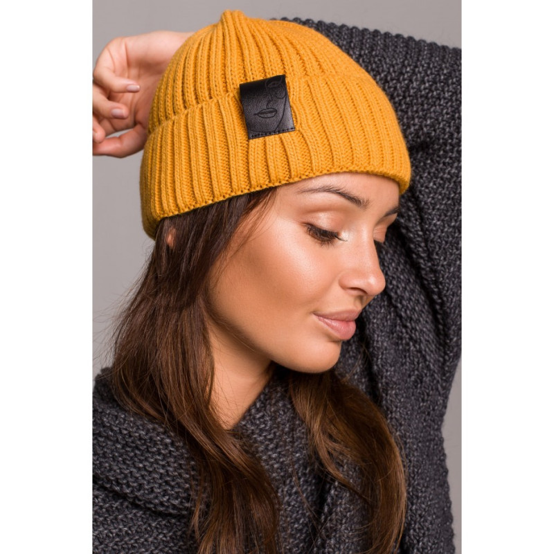 BK059 Ribbed knit beanie with a faux leather badge - yellow 2