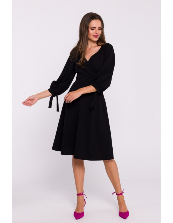 S383 Flared dress with puff sleeves - black