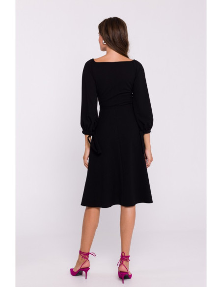 S383 Flared dress with puff sleeves - black