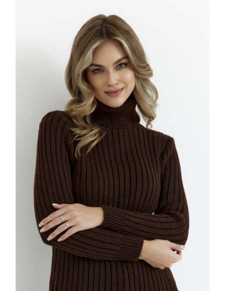 M771 Ribbed sweater with a high collar - brown