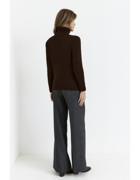 M771 Ribbed sweater with a high collar - brown