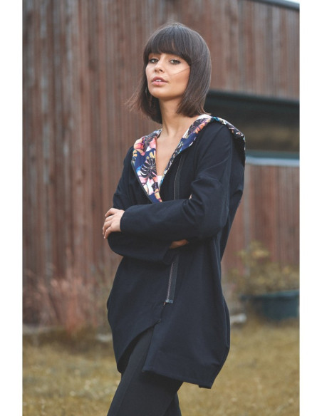 B091 Džemperis su užtrauktuku ir gobtuvu - juodas