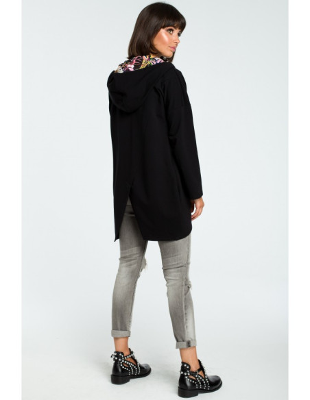 B091 Džemperis su užtrauktuku ir gobtuvu - juodas