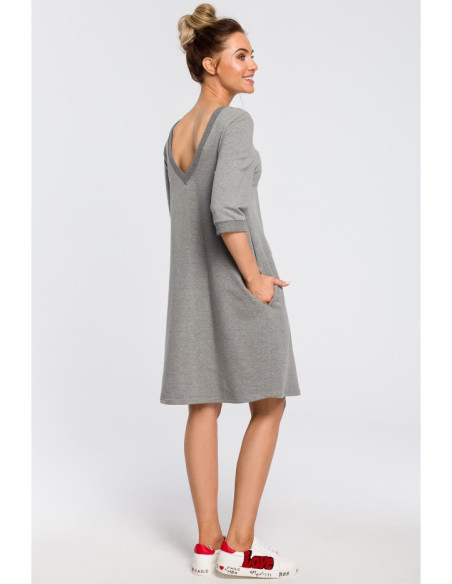 M417 Sportinė suknelė su iškirpte nugaroje - pilka