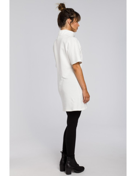 B051 Paprasta moteriška tunika su pusiau golfu - ecru spalvos