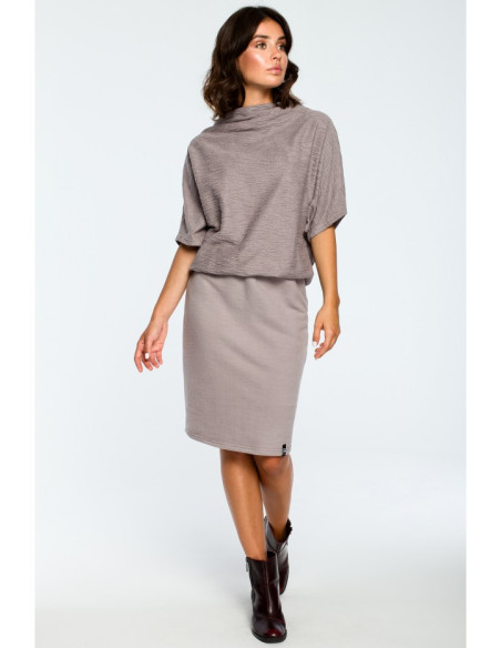 B097 Prigludusi suknelė su kimono viršumi - pilka