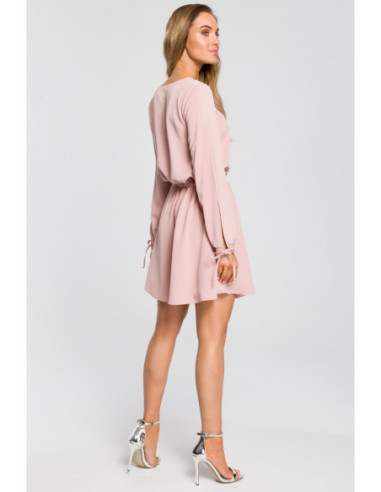 M426 Suknelė ilgomis rankovėmis su atkirptomis rankovėmis... 2