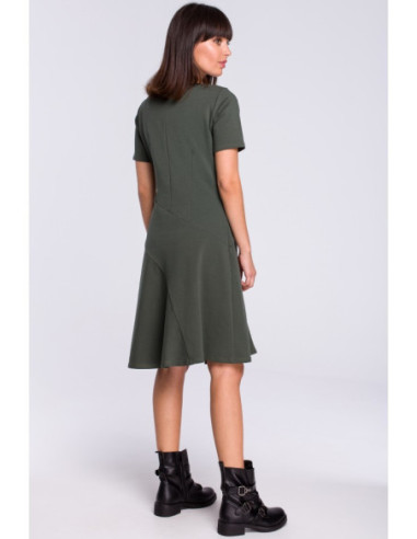 B105 Šiek tiek platėjanti suknelė su godeta - kariškai žalia 2