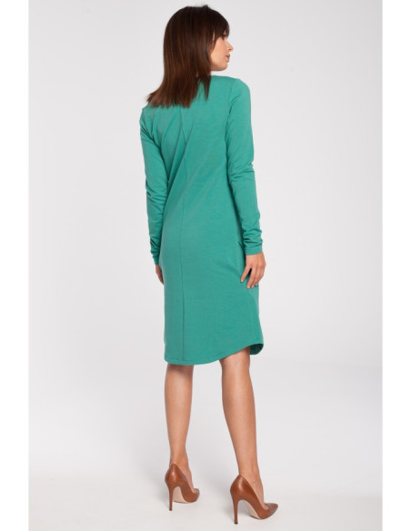 B017 Klasikinė suknelė su iškirpte - žalia