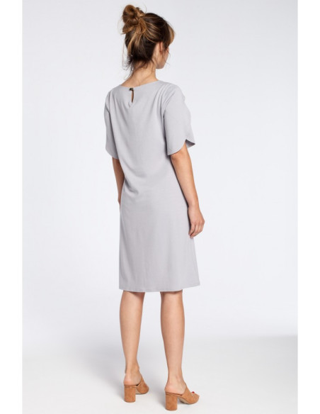 B035 Elegantiška midi suknelė su raukiniais - pilka