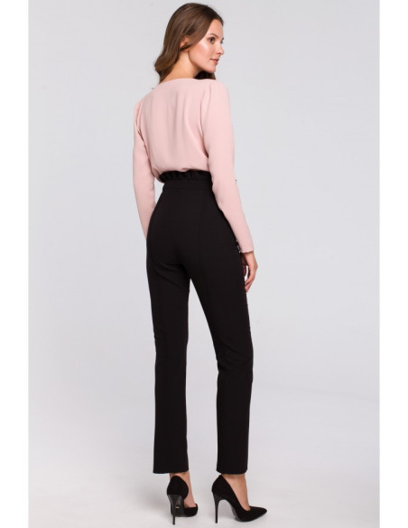 K008 Kelnės aukštu liemeniu su atvartais - juodos spalvos