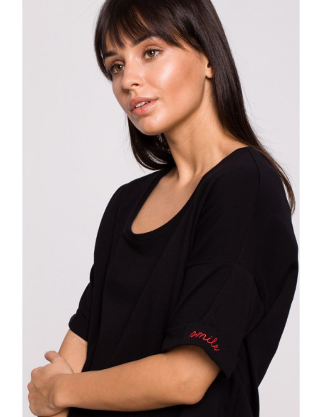 B147 Oversize marškinėliai su apvalia iškirpte - juodi