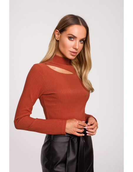 M608 "Golf" su išpjova - plytų raudonos spalvos