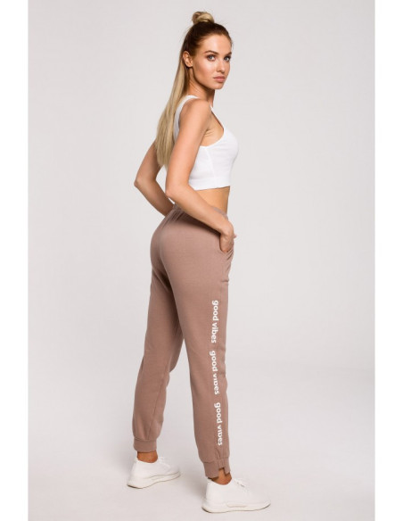 M621 GOOD VIBES kelnės su logotipu - cappuccino